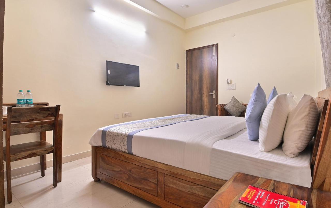 Hotel The York - Couple-Unfriendly Hotel Noida Eksteriør billede